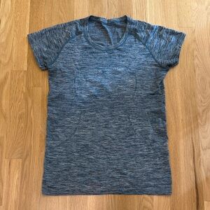 Woman’s Lululemon Athletica Swiftly Tech Blue Short Sleeve Tee Top Size 10